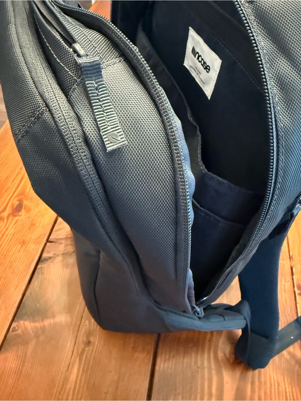 Incase Navy Everyday Backpack - Picture 3 of 6